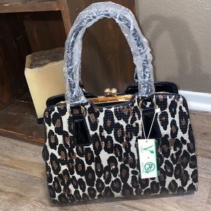 Shoulder bag in a Fishing cat print
